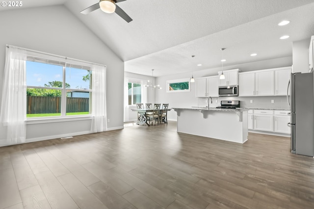 142 N 35th Pl, Cornelius, OR 97124 - kitchen with appliances with stainless steel finishes, recessed lighting, a ceiling fan, a breakfast bar area, and white cabinetry