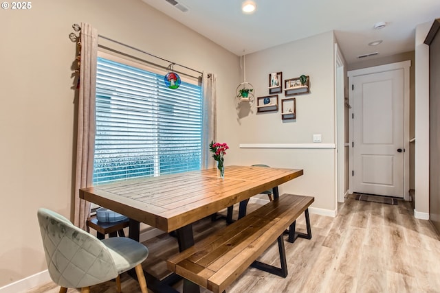 dining area featuring light wood finished floors, visible vents, baseboards, and recessed lighting