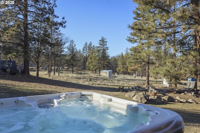 view of yard featuring a hot tub