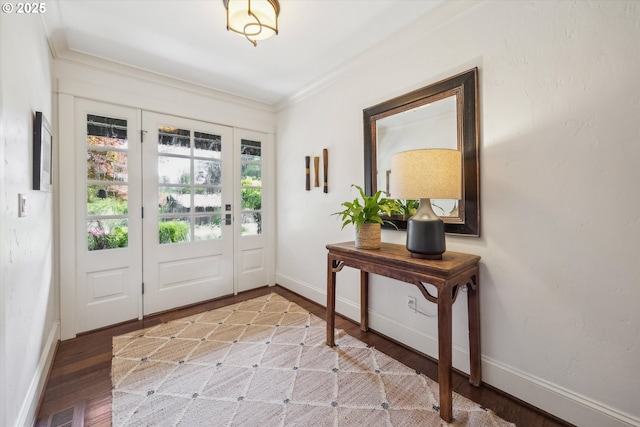2550 Dellwood Dr, Lake Oswego, OR 97034 - foyer entrance featuring light wood-style flooring, baseboards, and crown molding