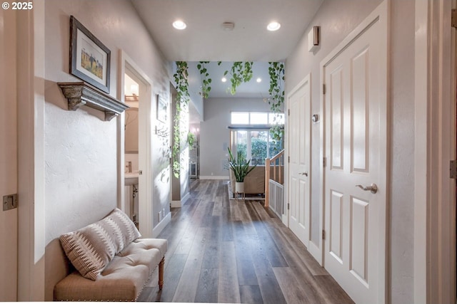 195 Daniel Dr, Eugene, OR 97404 - entrance foyer with wood finished floors and recessed lighting