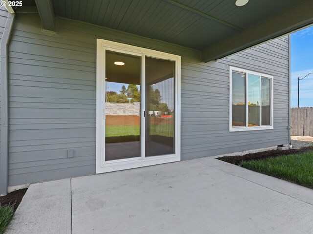 1208 N 44th Pl, Ridgefield, WA 98642 - view of exterior entry with fence and a patio