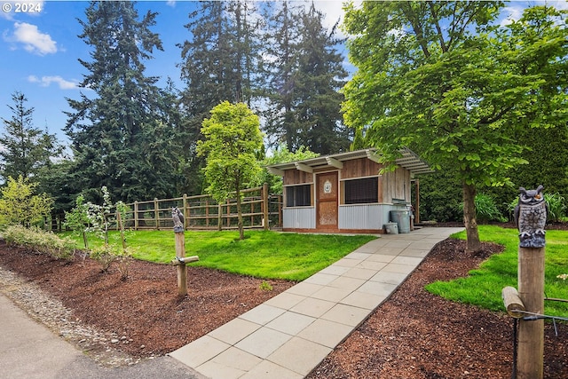 view of front of house featuring an outdoor structure and a front lawn