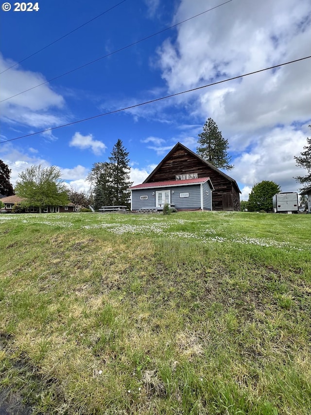 view of grassy yard