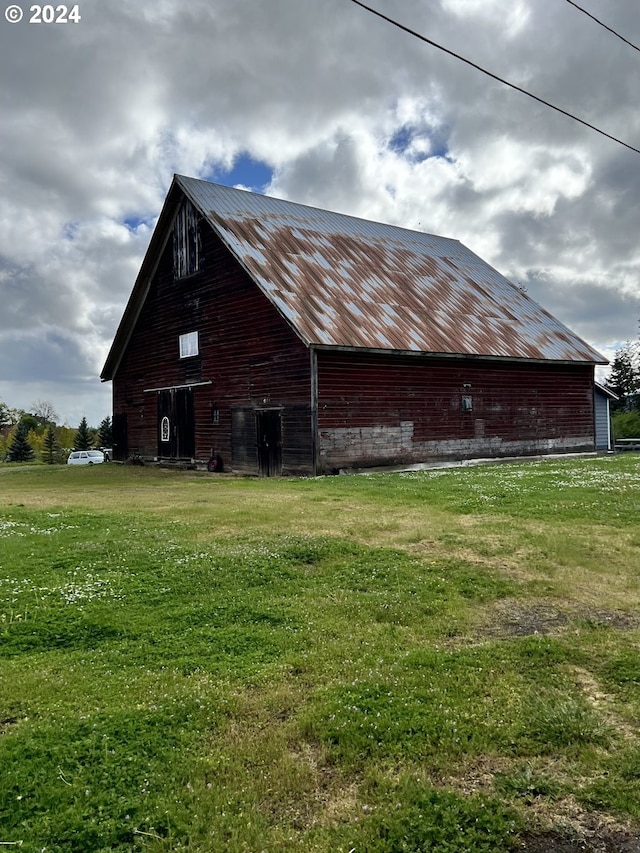 view of barn with a lawn