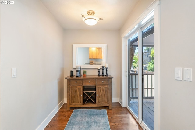 511 NE Skidmore St, Portland, OR 97211 - entryway featuring dark wood-type flooring