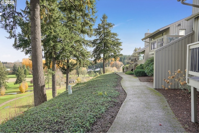 view of yard featuring a balcony