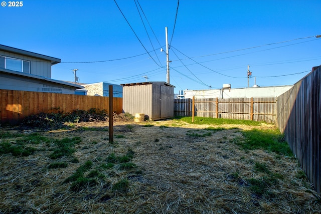 view of yard with a shed