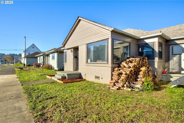 bungalow-style home featuring a front lawn