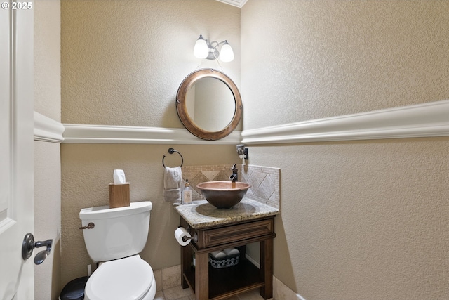 4640 SE Honors Dr, Gresham, OR 97080 - bathroom with toilet, vanity, and a textured wall