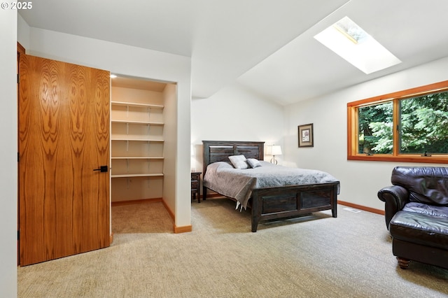 38617 SE Nichols Hill Rd, Washougal, WA 98671 - bedroom featuring a skylight, carpet, vaulted ceiling, and a spacious closet