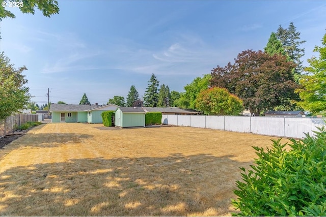 861 Dietz Ave NE, Keizer, OR 97303 - fenced backyard featuring a storage shed