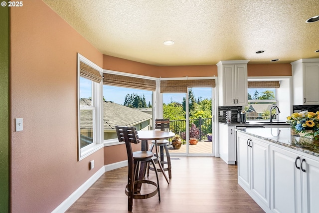 80 Sweden Cir, Silverton, OR 97381 - dining space featuring a textured ceiling, wood finished floors, recessed lighting, and a textured wall
