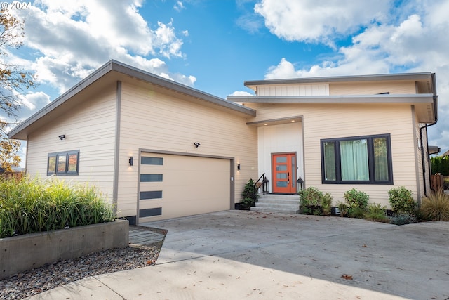 view of front facade with a garage