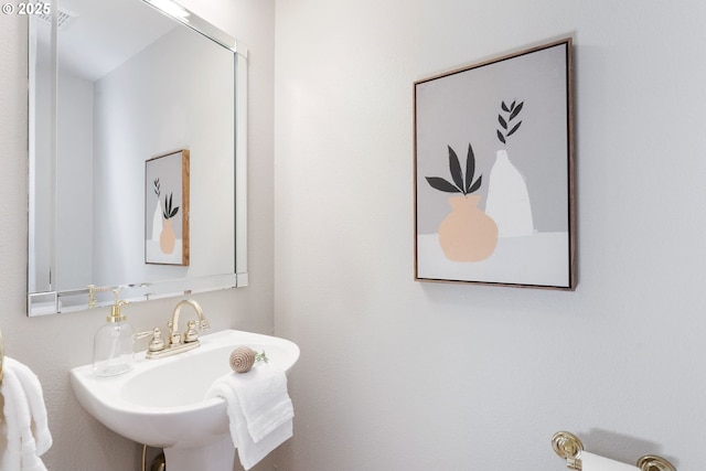 2452 NW Pettygrove St, Portland, OR 97210 - bathroom featuring a sink