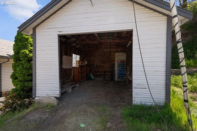 view of detached garage