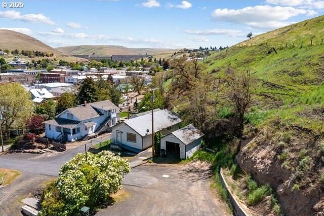 view from above of property featuring a mountain backdrop