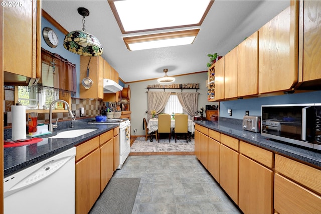 39028 Dexter Rd, Dexter, OR 97431 - kitchen with crown molding, dark countertops, a sink, under cabinet range hood, and white appliances