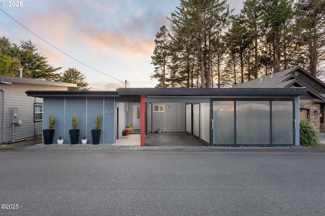 3109 NW Neptune Ave, Lincoln City, OR 97367 - view of garage at dusk