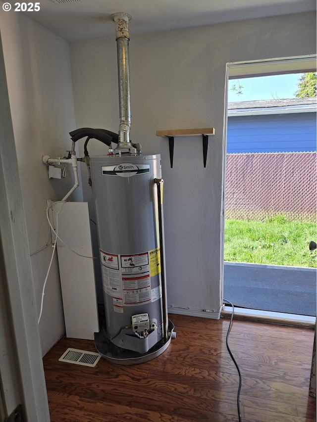 1625 Jackson St, Albany, OR 97322 - utility room featuring water heater