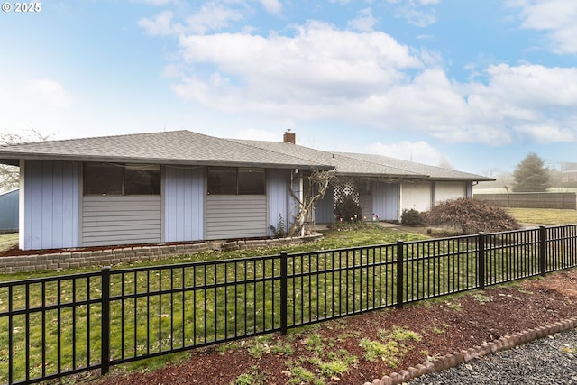 view of front of property with a front lawn