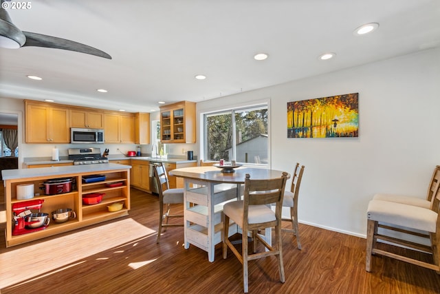 dining room featuring dark wood-style floors, recessed lighting, and baseboards