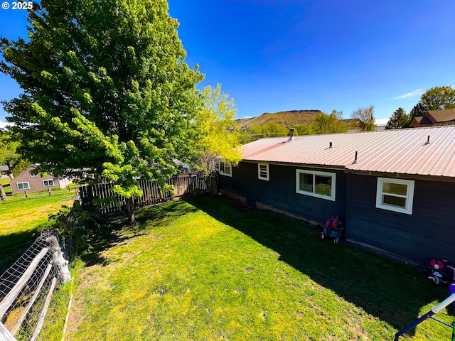 858 E Main St, John Day, OR 97845 - view of yard featuring a mountain view