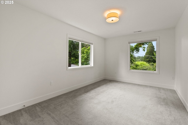 927 SW Maplecrest Ct, Portland, OR 97219 - unfurnished room with plenty of natural light, carpet, and baseboards