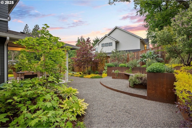 927 SW Maplecrest Ct, Portland, OR 97219 - view of yard featuring a patio area