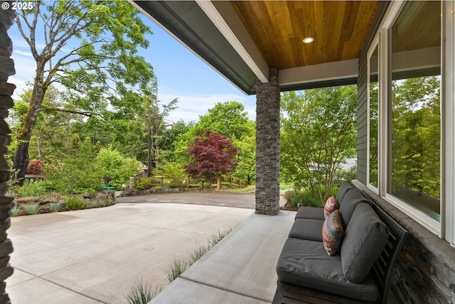 927 SW Maplecrest Ct, Portland, OR 97219 - view of patio