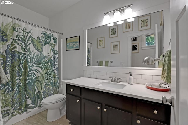 9115 N Richmond Ave, Portland, OR 97203 - full bathroom with backsplash, toilet, and vanity