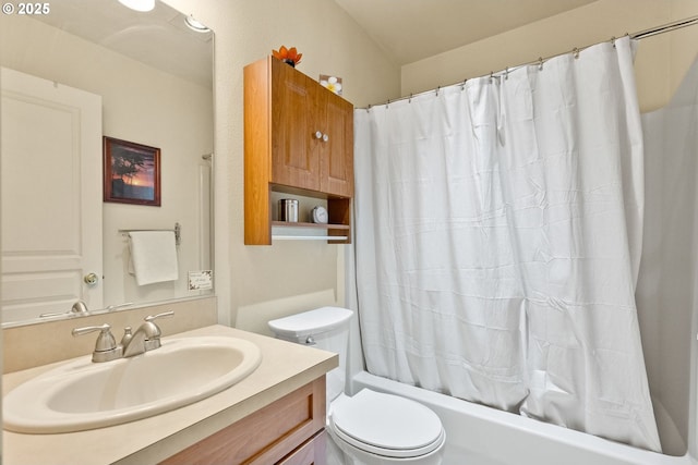 full bathroom with shower / tub combo with curtain, vanity, and toilet