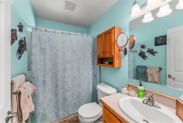 full bathroom with toilet, curtained shower, vanity, and visible vents