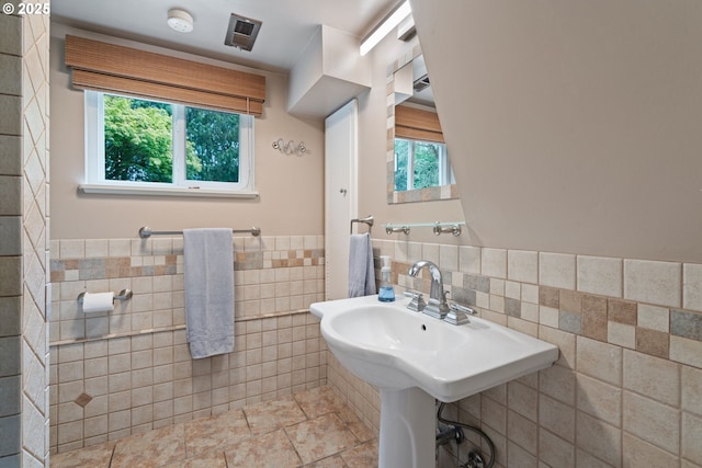 9004 SW 36th Ave, Portland, OR 97219 - bathroom featuring tile walls and a wainscoted wall