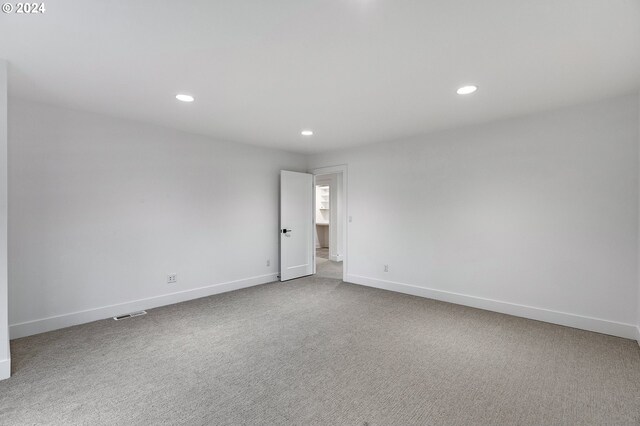 unfurnished room featuring carpet, recessed lighting, visible vents, and baseboards