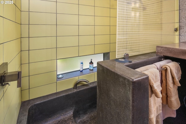 49348 Mckenzie Hwy, Vida, OR 97488 - office space with tile walls