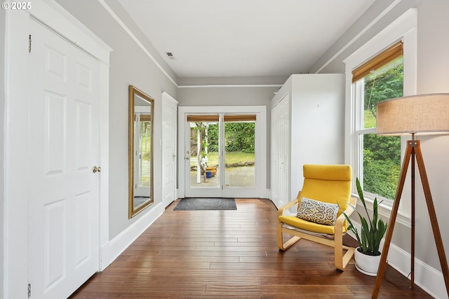 1006 4th Ave, Mosier, OR 97040 - foyer with healthy amount of natural light, wood-type flooring, and baseboards