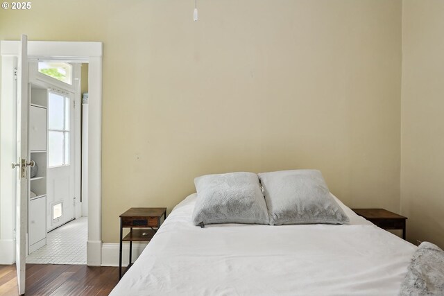 1006 4th Ave, Mosier, OR 97040 - bedroom featuring dark wood-type flooring and baseboards