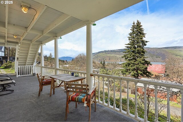 1006 4th Ave, Mosier, OR 97040 - balcony with a mountain view