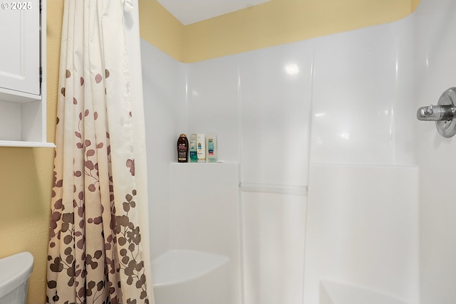 1006 4th Ave, Mosier, OR 97040 - bathroom featuring a shower with curtain and toilet