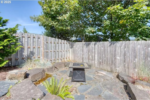 view of patio with an outdoor fire pit