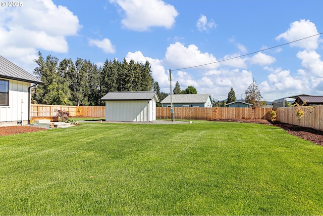 view of yard featuring a storage unit