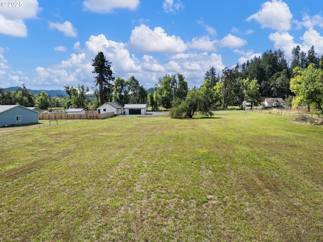 view of yard featuring a rural view