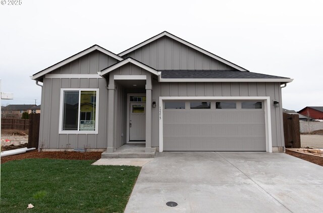 view of front facade featuring a front lawn and a garage