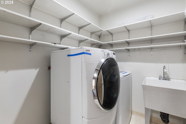 1705 SW 24th Dr, Gresham, OR 97080 - laundry area featuring washer / dryer