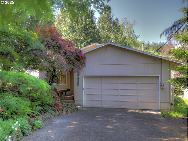 9435 SW 53rd Ave, Portland, OR 97219 - single story home featuring driveway and a garage