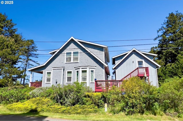view of front facade featuring a deck