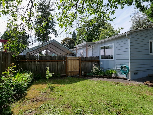 154 N 5th St, Saint Helens, OR 97051 - view of yard featuring a gate
