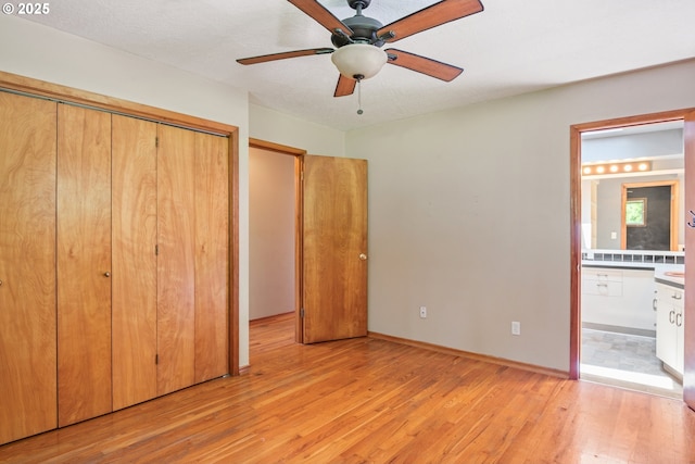 112 Paine Rd, Castle Rock, WA 98611 - unfurnished bedroom with light wood-style flooring, a closet, ensuite bathroom, baseboards, and a ceiling fan