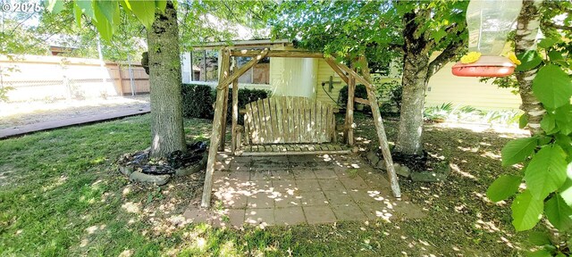 view of yard featuring a patio area